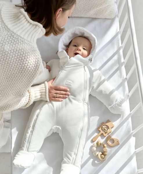 Детский зимний комбинезон с закрытыми ножками "Белый" Decoza Moms 1&ndash;3 міс. (56&ndash;62 см) zimakomb912-PM008 фото